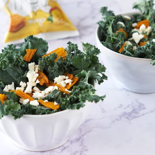 Ensalada de kale y mango con TASU Chips